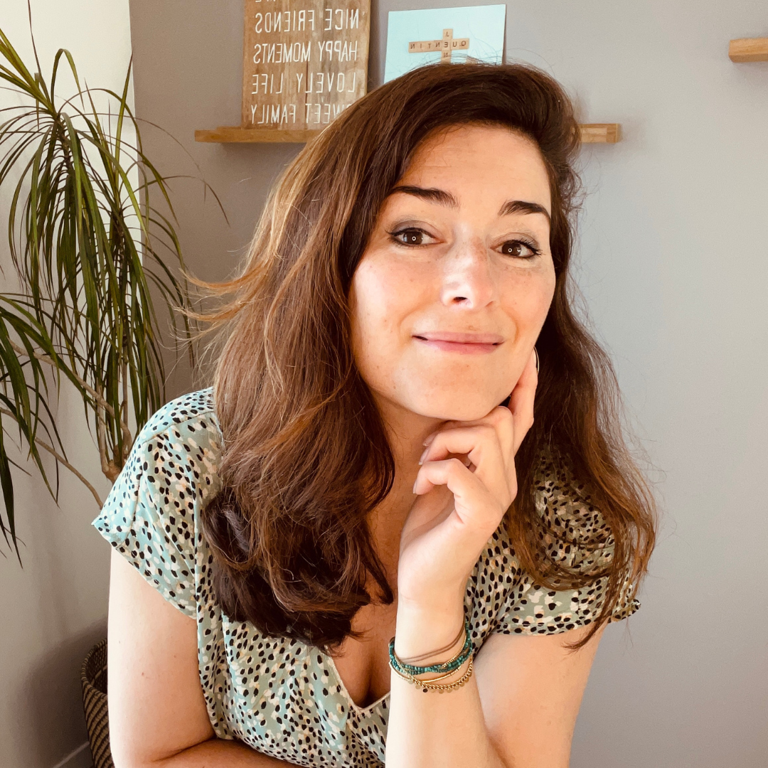 Portrait de Jennifer, coach de vie certifiée et créatrice du programme Apaisée - Une bulle de Soi